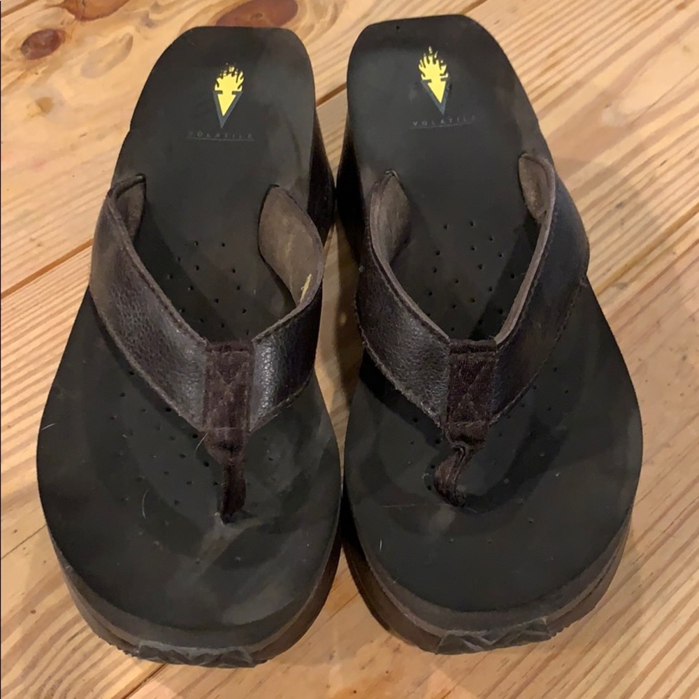 Volatile flip flop wedges